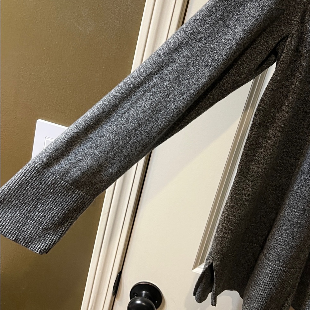 Women's Gray Cardigan. large - Picture 4 of 5